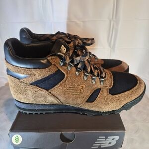 New Balance Men's Brown and Black Sneakers